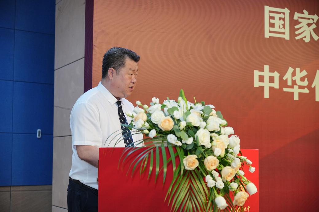 图2 公司党委副书记、经理孙波主持讲话,例1